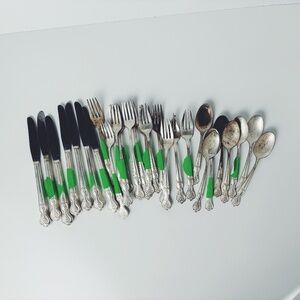Vintage 1847 Rogers Bros Silver- Plated Flatware – 8 Spoons, 12 Forks, 7 Knives